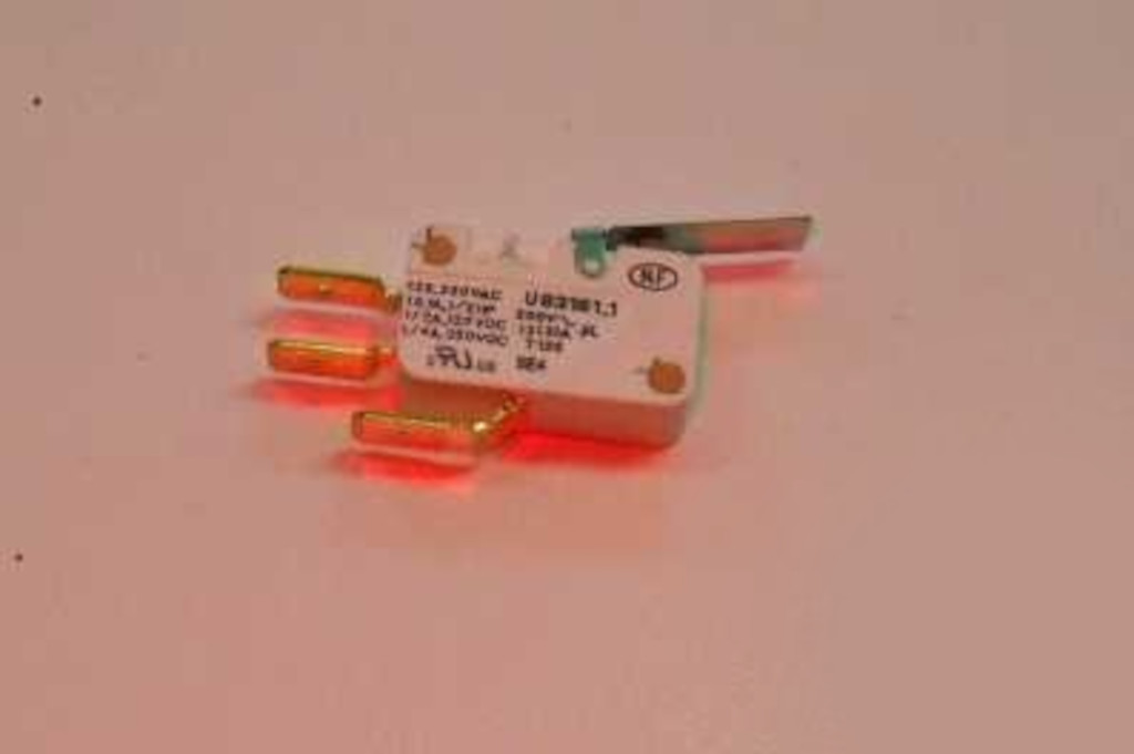 Блокировка крышки Sirman куттера с4-6 №262 MSC04N262